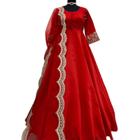 Karva Chauth Robe longue traditionnelle à col rond de couleur rouge de Surat