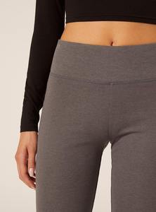 Pantalones de chándal Acampanados para mujer clásicos proveedores de atuendos de Yoga de moda OEM ODM MOQ con diseño moderno y elegante - Product Image 4