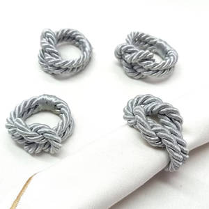 Anneaux de serviette noeud argent. Un ensemble de 4 ronds de serviette - Product Image 4