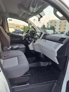 Furgoneta Usada 2022-2023, Gasolina, Tracción en las Cuatro Ruedas, Interior de Cuero Oscuro, Volante a la Izquierda, Techo Panorámico, Automática, Emisión Euro IV, Visión Trasera de 360° - Product Image 2