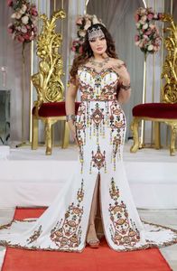 2024 Impresionante vestido de caftán de lino blanco de diseñador con colorido bordado Zari Hermosa fiesta de boda-Ropa para adultos Long Trail - Product Image 2