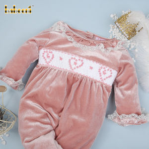 Robe smockée décontractée pour fille avec des cœurs géométriques mignons en rose, OEM ODM, 100% coton, vêtements pour filles, vente en gros, personnalisable, pour bébés filles - Product Image 1