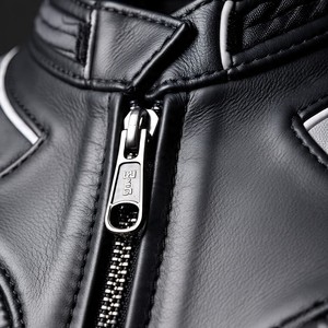 Combinaisons en cuir de moto de haute qualité pour hommes et femmes |   Roulez en toute sécurité et avec style |   Expédition mondiale |   Conception et ajustement personnalisés - Product Image 2