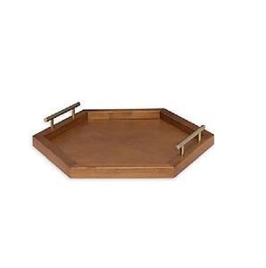 Nouveau plateau de service en bois avec logo personnalisé en gros tendance fait à la main avec surface polie naturelle et poignées en métal solides - Product Image 3