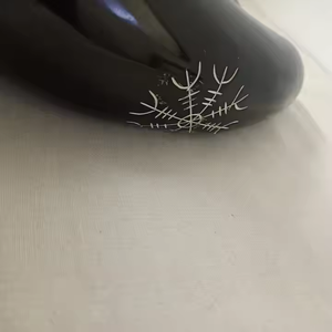 Cornes à boire écologiques gravées de motifs vikings de style animal, polies et fabriquées sur mesure par Crescent Crafts - Product Image 2