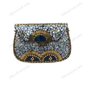 Sac à main en nacre pour femmes, conçu par des designers, fait à la main |   Sac à main en laiton fait à la main avec MOP - Product Image 4