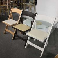 Chaises de réception de luxe dorées pour banquets, chaises de salle à manger en bois à dossier croisé pour restaurants et hôtels à prix de gros