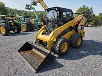 Chargeuse sur pneus d'occasion CAT 262D, capacité nominale de 2 tonnes, avec composants essentiels du moteur et de la pompe, pour les exploitations agricoles