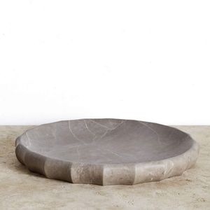 Bandeja escultural de resina verde con diseño acanalado, elegante cuenco decorativo para el hogar, la Oficina y la cocina - Product Image 2