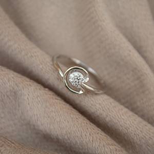 แหวนเพชรสังเคราะห์สังเคราะห์สำหรับผู้หญิงแหวนเพชรสังเคราะห์ที่ทันสมัยทำจากเงินแท้925น้ำหนักเบามีสไตล์ - Product Image 4