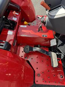 Tractor de Ruedas Massey Ferguson 1825E 2022, 24.7HP, 4WD, Tractor Utilitario Compacto con Cargador y Toma de Fuerza - Product Image 5