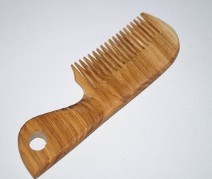 Peine de Madera de Sándalo Natural con Logotipo Personalizado para el Hogar o Salón, Peine para Peinar el Cabello con Mango de Madera por f s international - Product Image 2