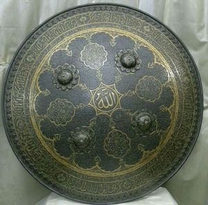 Armure médiévale Bouclier Viking Corde lourde Bouclier prêt au combat Finition naturelle Bouclier en bois Viking avec jante en acier - Product Image 4