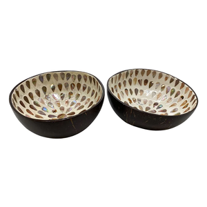 Ensemble de 2 bols en noix de coco laqués peints à la main, design organique unique avec logo personnalisé jetable pour les marques sur Offre Spéciale - Product Image 5