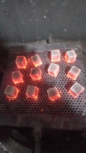 Charbon de bois en briquettes indonésien de haute qualité : un incontournable pour les amateurs de chicha - Produits indonésiens - Product Image 2