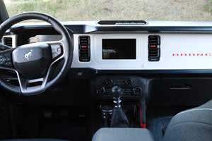 Bronco Heritage Edition 2023, boîte manuelle 7 vitesses, EcoBoost 4 cylindres, gris cactus, non modifié - Product Image 6