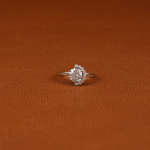 Diamant cultivé en laboratoire avec bague en diamant taillé rond Bague de fiançailles en or massif 18KT pour son cadeau - Product Image 1