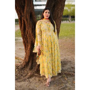 Conjunto de traje ANEELAS de 3 piezas para mujer con vestido estampado de seda, dupatta de seda estampada y pantalón teñido BIC-038 - Product Image 3