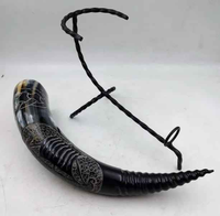 Corne de buffle naturelle de qualité indienne buvant corne de Viking sculptée conception animale antique support en fer poli