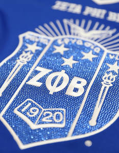 Zeta Phi เบต้าเสื้อฟุตบอลสีดำรอยัลสีฟ้า100% โพลีเอสเตอร์ปักโล่ด้านหน้าหลังแขนเสื้อคอวีลายทาง - Product Image 5