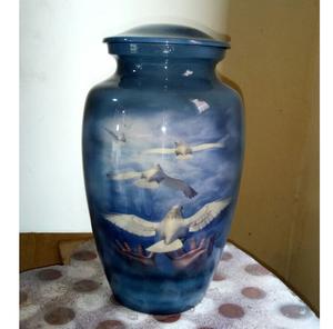 Urna funeraria con diseño de pájaro volador, urna de adulto monarca de Metal con acabado azul para cenizas humanas, urna de imagen de proveedor funerario - Product Image 1