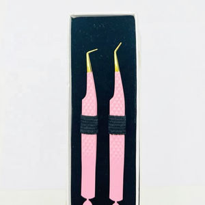 Pince à cils 45 & 90 degrés avec logo personnalisé, forte adhérence, en acier inoxydable massif avec pointe dorée lisse, durable et écologique - Product Image 4