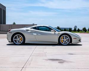 Ferrari 488 GTB 2018 d'occasion en excellent état, disponible en conduite à gauche et à droite - Product Image 6