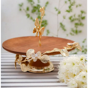 Soporte para servir pasteles de diseño maravilloso Soporte para pasteles de madera de primera calidad con diseño floral de metal dorado para uso en restaurantes de hoteles - Product Image 1