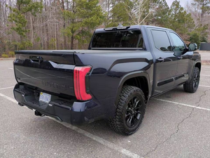 Toyota Tundra 2024 Usada en Excelentes Condiciones, Edición 1794, Crew Max, Volante a la Izquierda, Asientos de Cuero, Cámara Trasera, Pantalla Táctil, Faros de Xenón - Product Image 5