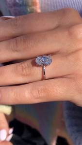 Anillo de compromiso de diamante de corte ovalado cultivado en laboratorio, Plata de Ley 925, certificado IGI, lujoso Halo y pavé, anillo de regalo para mujer - Product Image 3