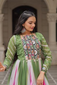 LANZAMIENTO NUEVO VESTIDO DE DISEÑADOR TELA FAUX GEORGETTE CON ESTAMPADO BANDHEJ CON TRABAJO BORDADO GAMATHI - Product Image 6