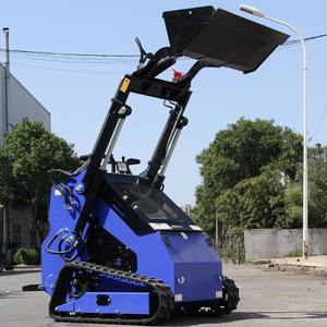 Minicargadora Caterpillar con motor duradero diseñada para la eficiencia agrícola y de la construcción - Product Image 3