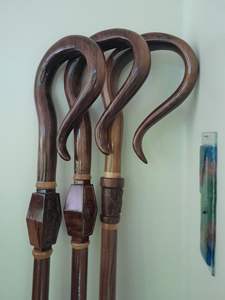 Prix WOOD Canne en bois réglable avec nœuds multiples Bâton de marche en bois solide pour les aînés par Standard International - Product Image 4