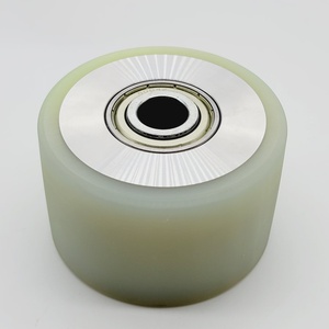 Rouleau industriel de roue en polyuréthane personnalisé deux roulements rouleaux d'entraînement de convoyeur en PU récupération de rouleaux en caoutchouc uréthane robuste - Product Image 1