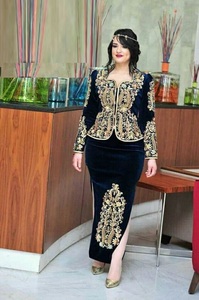NUEVO DESLIZANTE ZARI PESADO BORDADO EN CHAQUETA Y VESTIDO KARAKOU CON CUENTAS DE CRISTAL EMBELLECEDADAS, PIEDRA, PERLAS, TRABAJO DE DABKA @ 2024 - Product Image 2