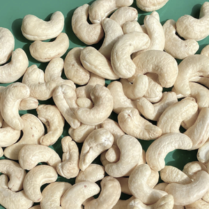 Fournisseur fiable de noix de cajou WW180, WW240, WW320, LP Noix de cajou brutes Noix de cajou W320 de Santigo Vietnam - Product Image 1