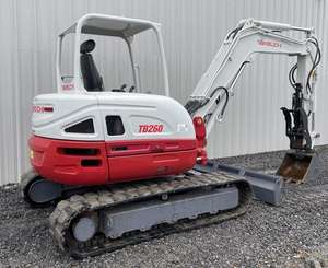 LIVRAISON GRATUITE EXCAVATRICE MIDI TAKEUCHI TB260 MOTEUR DIESEL 48 CV CABINE OUVERTE DG DASH APPROUVÉE EPA CE Hydraulique auxiliaire 2 vitesses PLC - Product Image 3