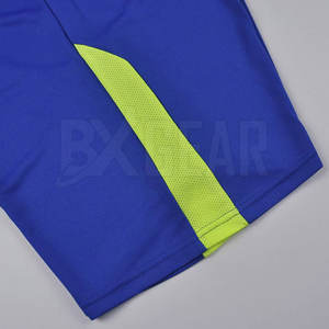 Uniforme de football léger et durable fait de tissu de maille de polyester pour le confort augmenté et le contrôle de sueur - Product Image 5