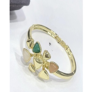 Brazalete de oro de trébol multicolor, pulsera elegante de piedras preciosas florales, brazalete con abalorio de flores chapado en oro para mujeres y niñas - Product Image 1