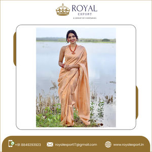 ชุดประกอบชิ้นส่วนสำหรับงานแต่งงานหรูหราดีไซเนอร์,ชุดส่าหรีทอผ้าไหมเนื้อนุ่มสีเงิน Banarasi - Product Image 3