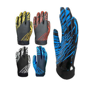 Gants de football Sticky Zone Pro Touch Conception légère, ajustement serré et adhérence améliorée pour un contrôle maximal - Product Image 1