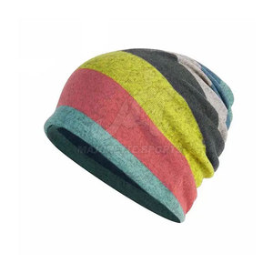 Bonnets en tricot doux conçus pour la chaleur, le confort et un style de vie décontracté en plein air par temps froid, en vente - Product Image 2
