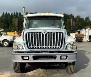 En Venta: Camión Usado For-International WorkStar 7500 con Eje Tándem y Plataforma Plana de 20 pies - 350HP, Puerta Elevadora, Volante a la Izquierda/Derecha, Listo para Exportación Mundial - Product Image 2