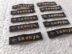 ป้ายผ้าทอรูปธงม้วนสำหรับนักออกแบบชุดและผู้ผลิตเสื้อผ้าออกแบบได้ตามต้องการ - Product Image 2