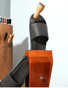 Sandales pour hommes de haute couture à brides croisées avec des brides en PVC et des semelles en PU - Product Image 4