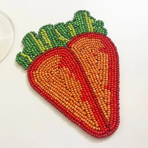 ถาดรองแก้วลูกปัดรูปแครอทแผ่น2025ทำมือแผ่นและแผ่นรองสำหรับตกแต่งห้องครัวทำมือลายผัก - Product Image 1