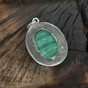 Nouveau pendentif en pierres précieuses malachite classique fait à la main en argent 925 bijoux fins avec breloques estampillées pour enfants - Product Image 3