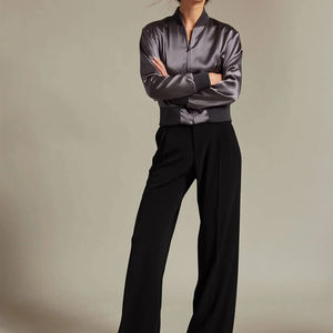 Chaqueta Bomber de Satén Acolchada Personalizada para Mujer, con Forro de Nailon, Diseño Bordado en Color Sólido - Product Image 3