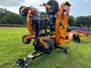 Tractor cortacésped 2025 Woods TBW17.40 con motor y caja de cambios, modelo B-a-t-w-i-n-g Finish - Product Image 3
