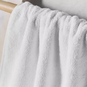 Serviette de toilette blanche pour hôtel 50x90 cm, en stock, 100% coton turc, absorbante et à séchage rapide - Product Image 3